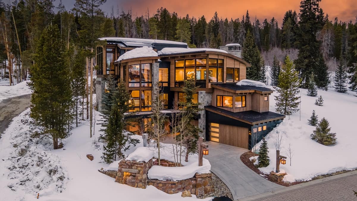 Aurora Lodge